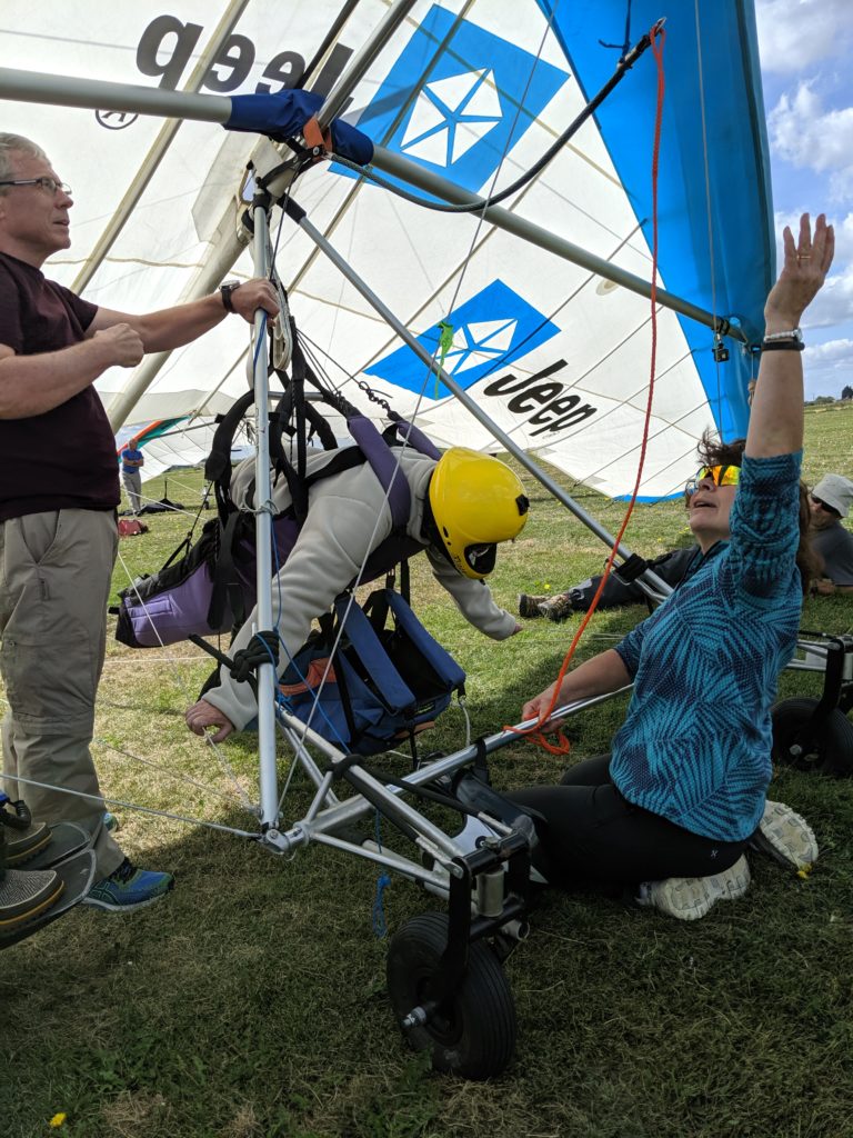 Judy explaining the upandover harness at cambridge aerotow day